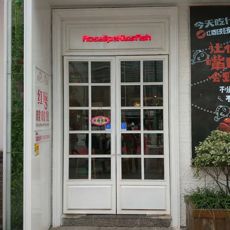 Restaurant KFC Aluminium Isoleret Dobbelt Glas Foldbar Udvendig Indgangsdør