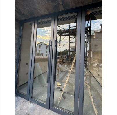 Kommerciel aluminiums indgangsdør med høj trafik Holdbar professionel finish Adgangskontrol Kompatibel til detailhandel, kontor, hotel